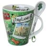 Tasse mit typisch irischen Sehensw&uuml;rdigkeiten und L&ouml;ffel
